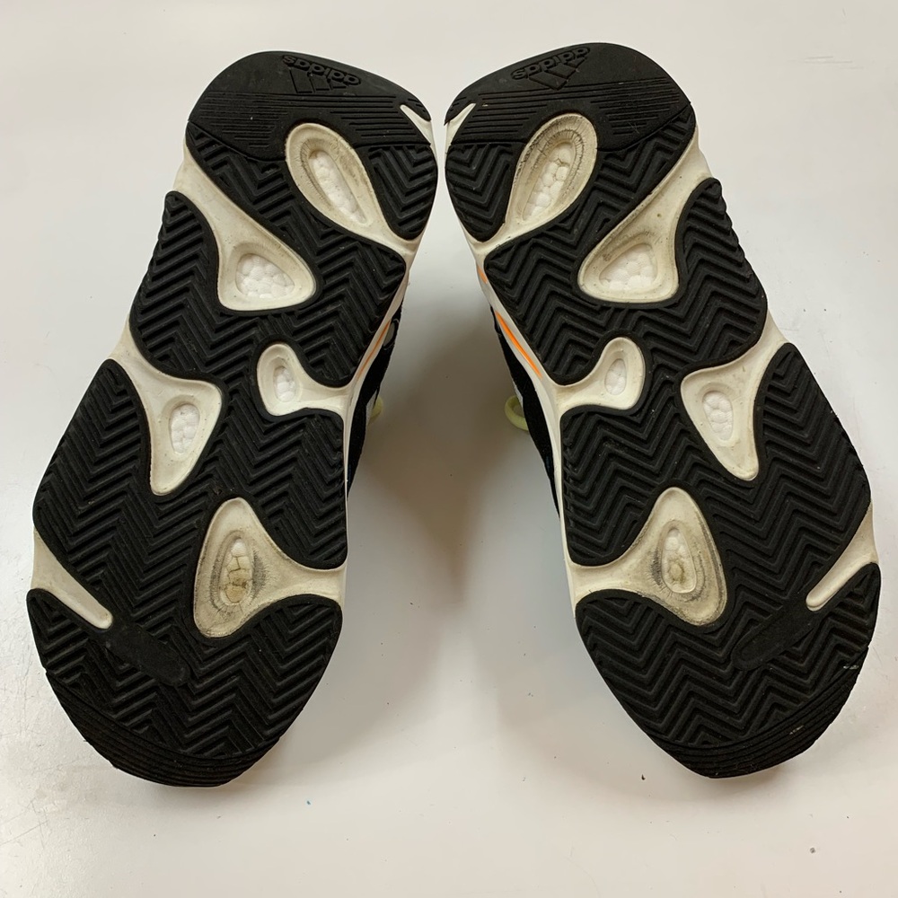 Yezzy 700 Wave Runners - Picture 7 of 9